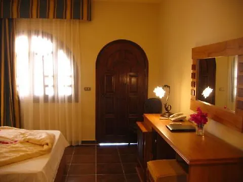 Christina Beach Palace Hotel